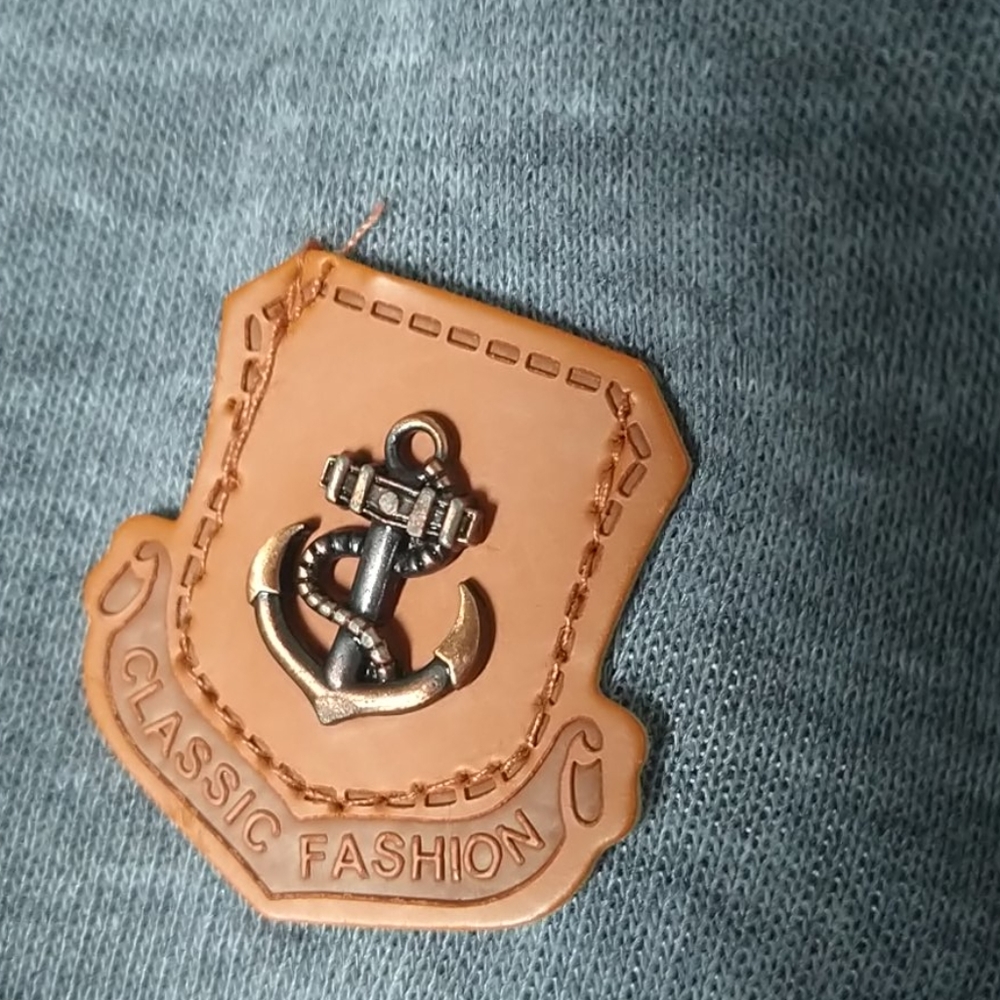 Sweatshirt - Picture 2 of 5
